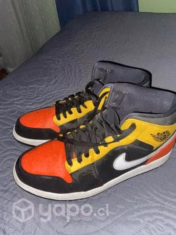 Jordan 1 Mid