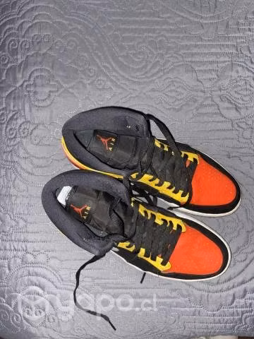 Jordan 1 Mid - Imagen 2