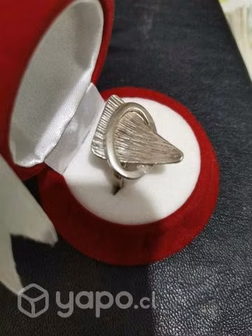 Anillo moderno, plata martillada 925