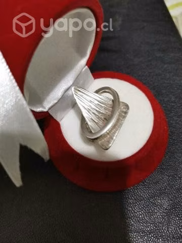 Anillo moderno, plata martillada 925