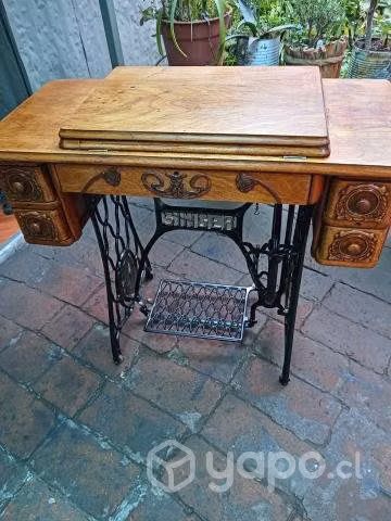 Máquina de coser Singer antigua