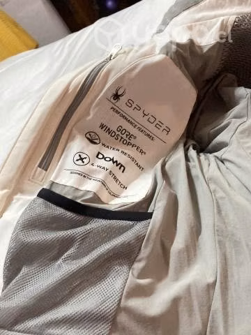 Parka para esquiar marca Spyder - Imagen 3