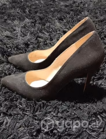 Tacones punta aguja