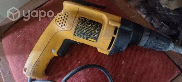 Atornillador Dewalt funcionando