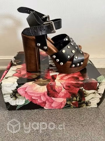 Sandalia Negra con tachas Zappa Cuero