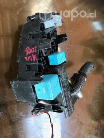 Caja fusible motor Toyota Hilux Revo 2019