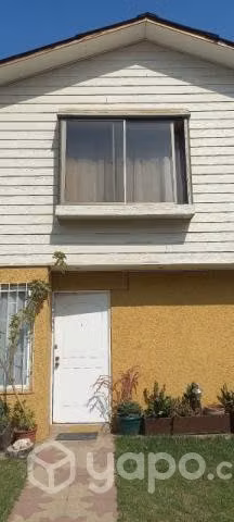 Casa de dos pisos en belloto norte