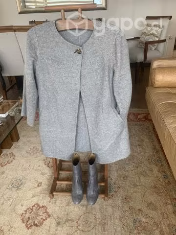 Chaqueta y Botines color gris, marca Zara España