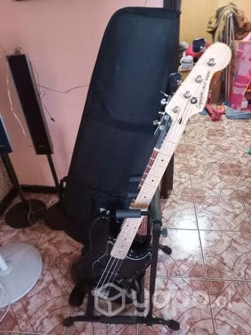 Bajo squier by fender jazz bass con funda - Imagen 3
