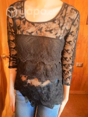 Polera negra marca alniz
