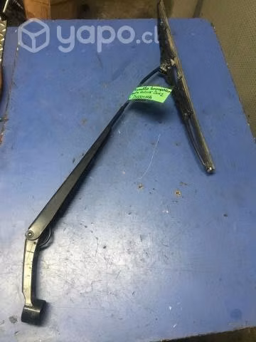 Plumilla limpia parabrisas izquierda Toyota Hilux