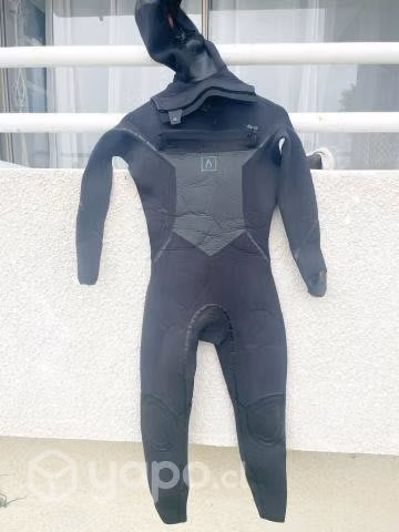 Traje de surf 5,4,3 con gorro talla s