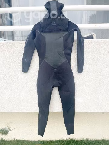Traje de surf 5,4,3 con gorro talla s