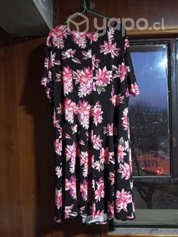 Vestido floreado marca Steffano Cocci
