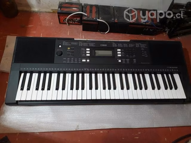 Teclado YAMAHA PSR-E343 casi sin uso