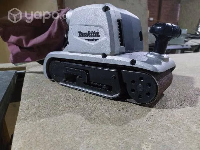 Lijadora de banda Makita 940 Watt