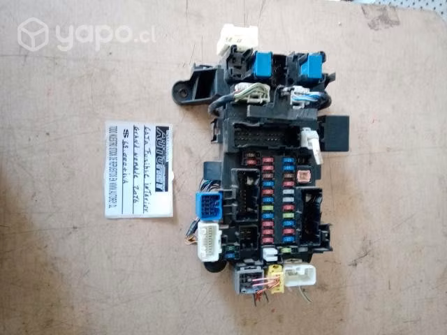 Caja fusibles interior Suzuki Grand Nomade 2.4 201