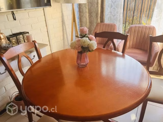 Comedor 4 sillas poco uso como nuevo .