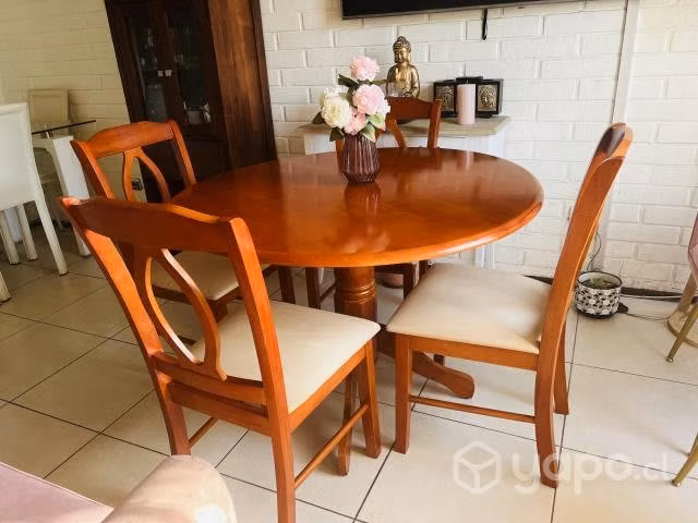 Comedor 4 sillas poco uso como nuevo .