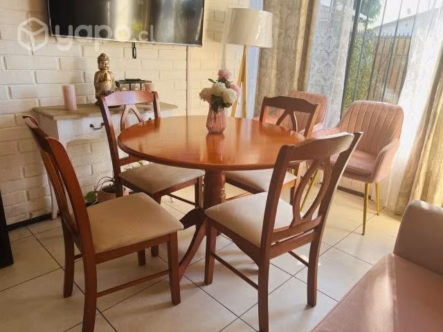 Comedor 4 sillas poco uso como nuevo .