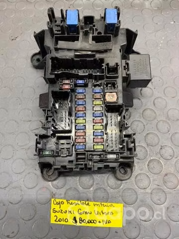 Caja fusible interior Suzuki Gran Vitara 2010