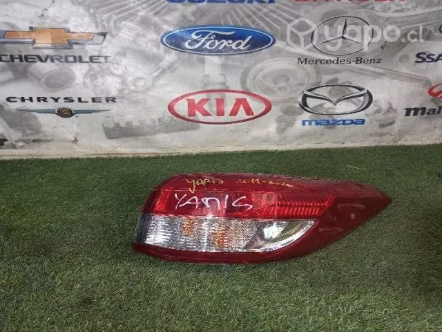 Foco derecho toyota yaris 17 20