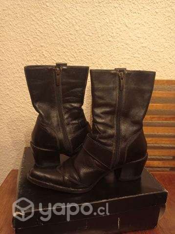 Botas negras con taco - Imagen 2