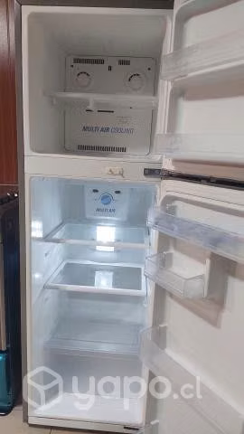 Refrigerador LG en perfectas condiciones.