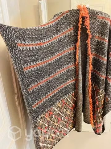 Umbrale tapado y poncho talla L, impecables - Imagen 3