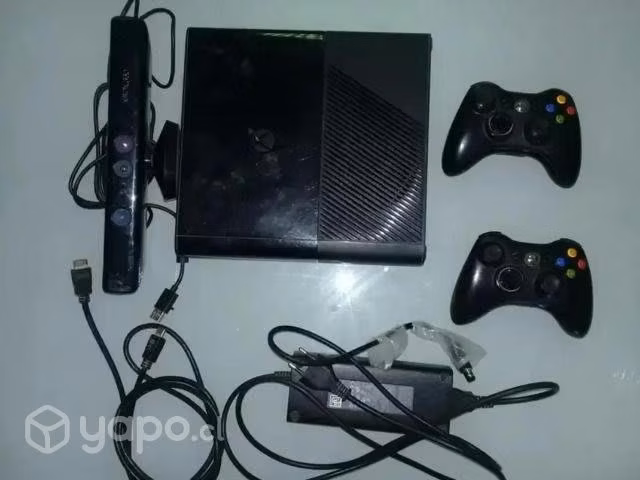 Xbox 360 con kinect, 2 jpystick y 18 juegos