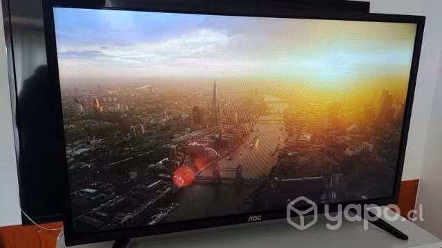 TV AOC 32 con base y control. No es Smart