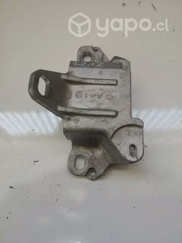 Soporte motor mazda 3 año 2022
