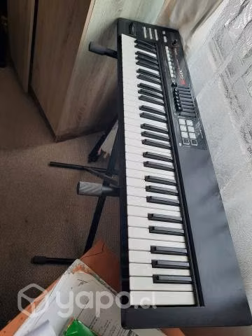 teclado roland xps-10 con atril y pedal sust