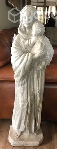 Virgen con bebé Jesús de exterior