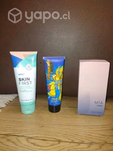 Perfumes, gel para niños y limpiadora faci