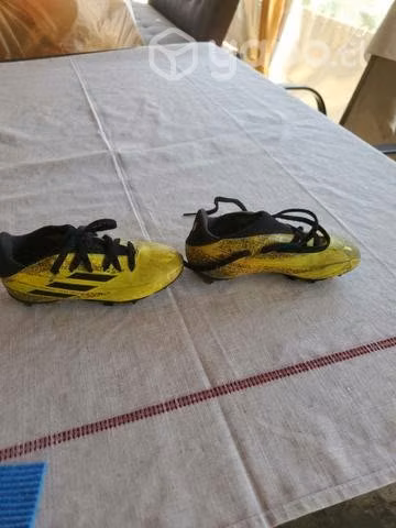 Zapatos de futbol adidas talla 30 (18 cms)