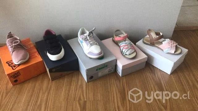 Zapatillas y sandalias