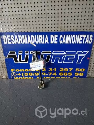 Trinquete puerta del der Nissan np300 2018