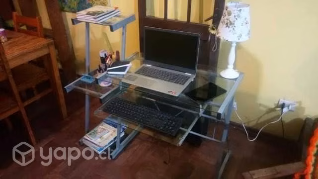 Escritorio. Vidrio y metal