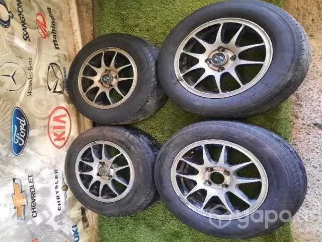 Llanta con neumatico 185 65 r14 nissan