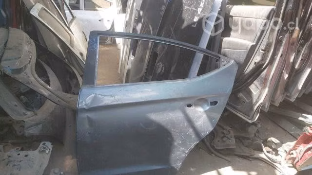 Puerta trasera izquierda hyundai elantra 2017-2020