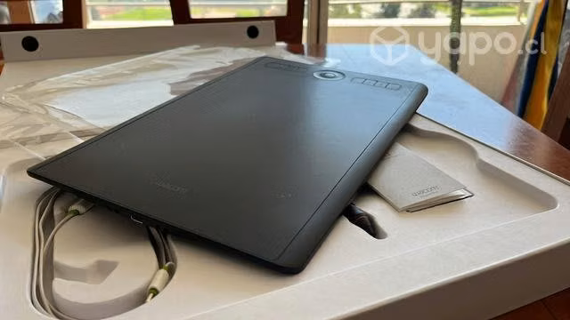 Tableta Wacom Intuos pro Medium 1 año de uso