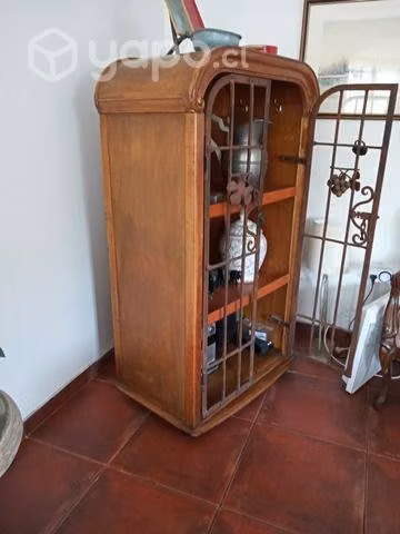 Mueble antiguo americano puede servir de licorera