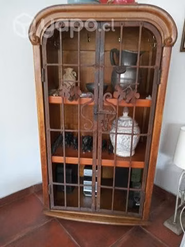 Mueble antiguo americano puede servir de licorera