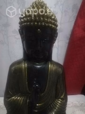 Hermoso Buda pensante pintado a mano