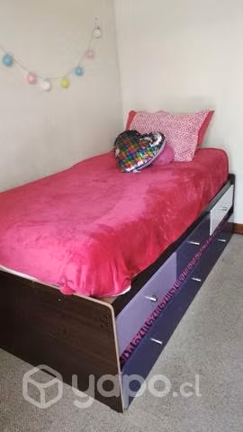 Cama de plaza y media nido. Incluye dos colchones