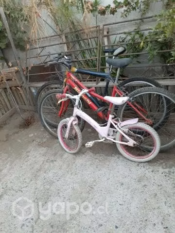 Tres bicicletas de marca