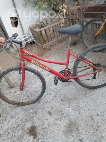 Tres bicicletas de marca