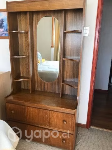 cajonera con espejo y luz de madera