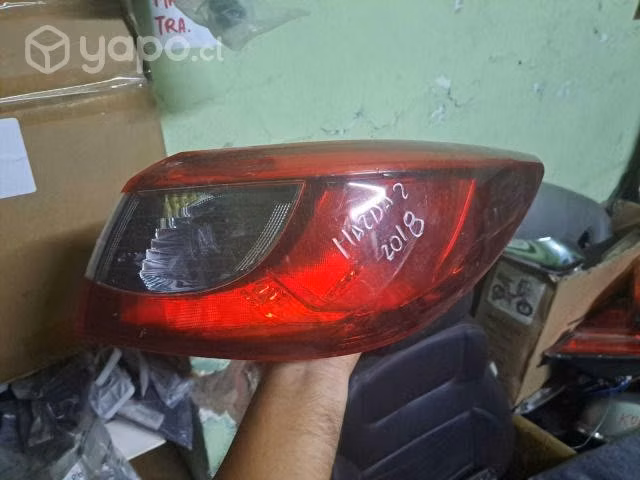 Mazda 2 2018 foco trasero derecho